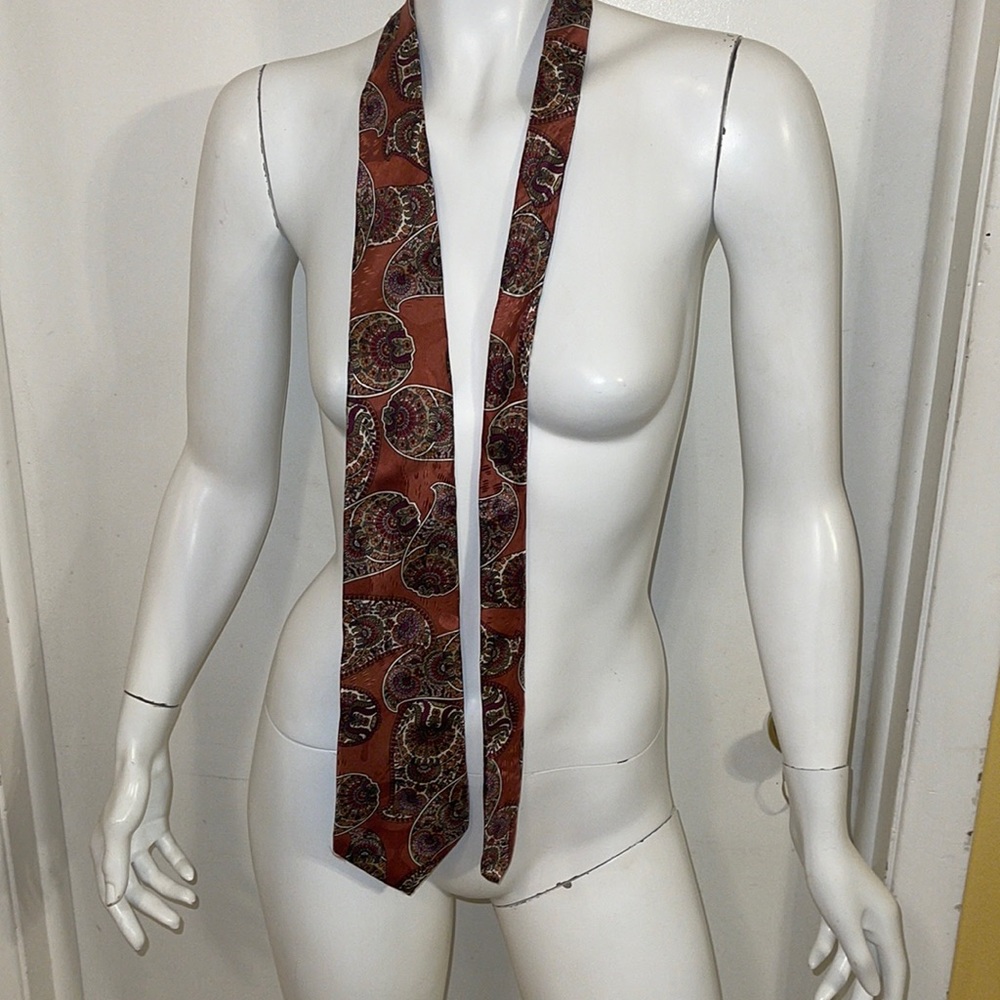 Embassy square silk neck tie